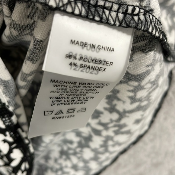 NEW Vince Camuto Womens L Printed Split-Back Key Rich Black Small Floral Multi - Picture 5 of 10